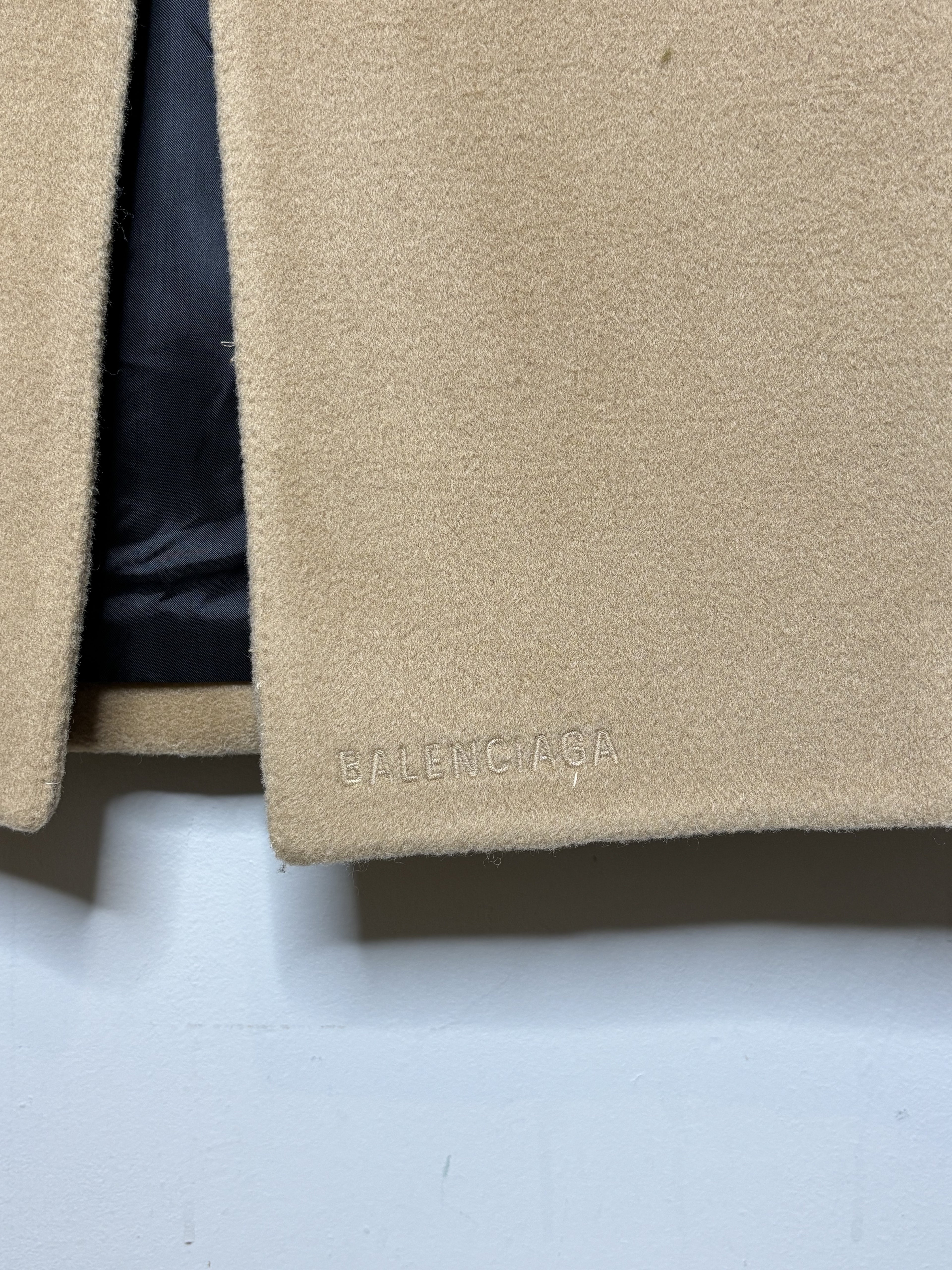 Balenciaga F/W'2019 Heavy Beige Padded Sleeves Overcoat