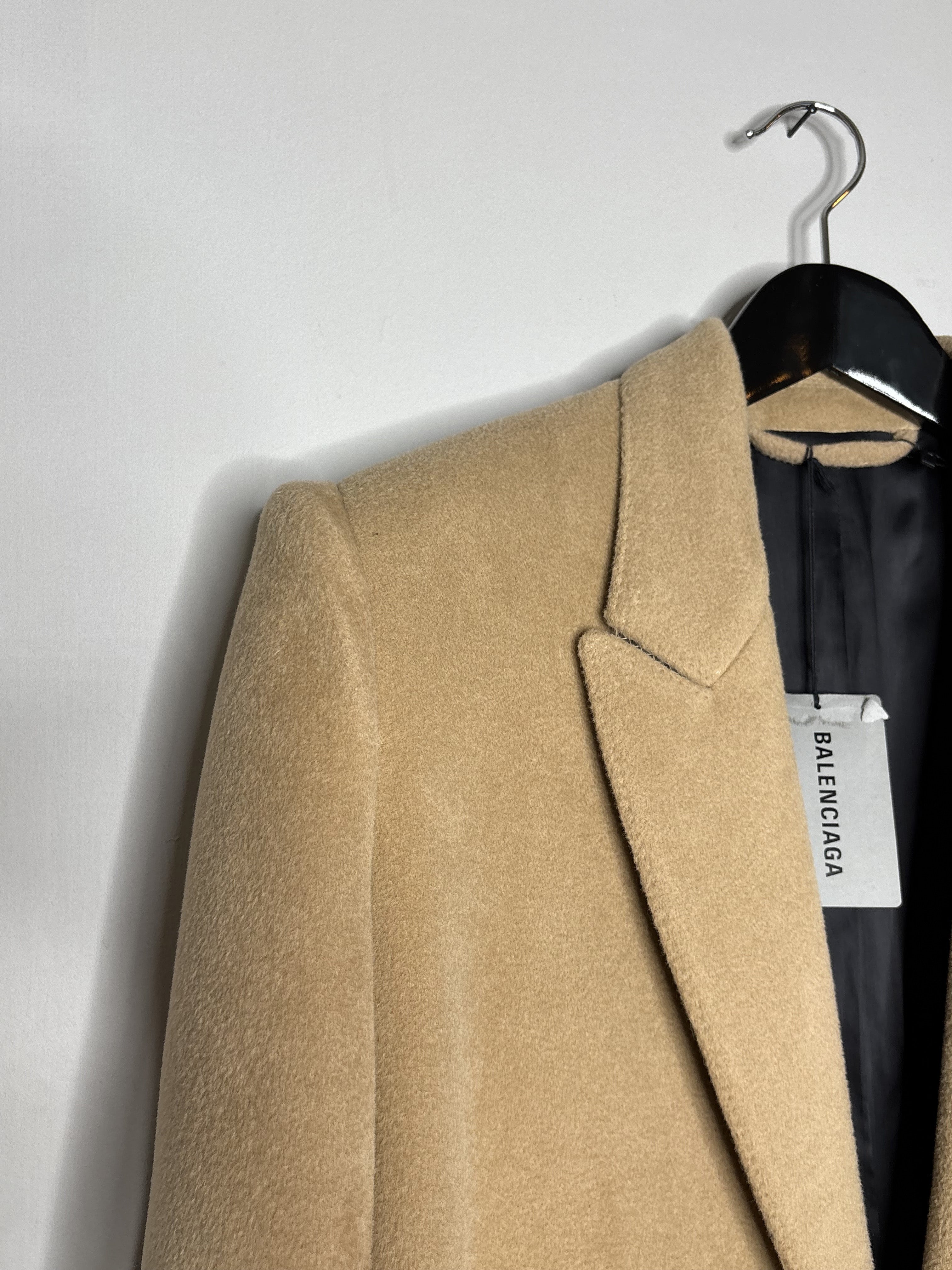 Balenciaga F/W'2019 Heavy Beige Padded Sleeves Overcoat