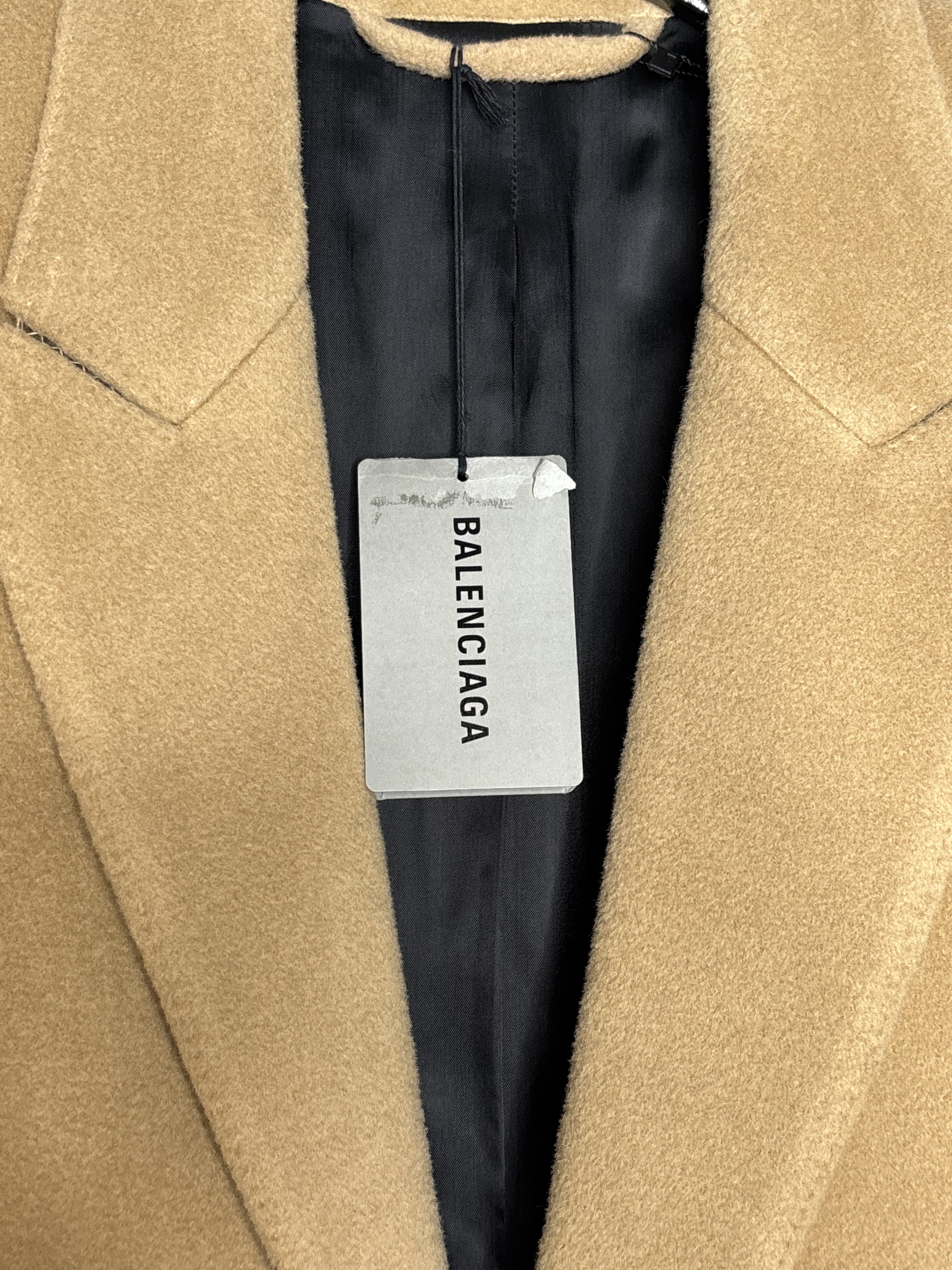 Balenciaga F/W'2019 Heavy Beige Padded Sleeves Overcoat
