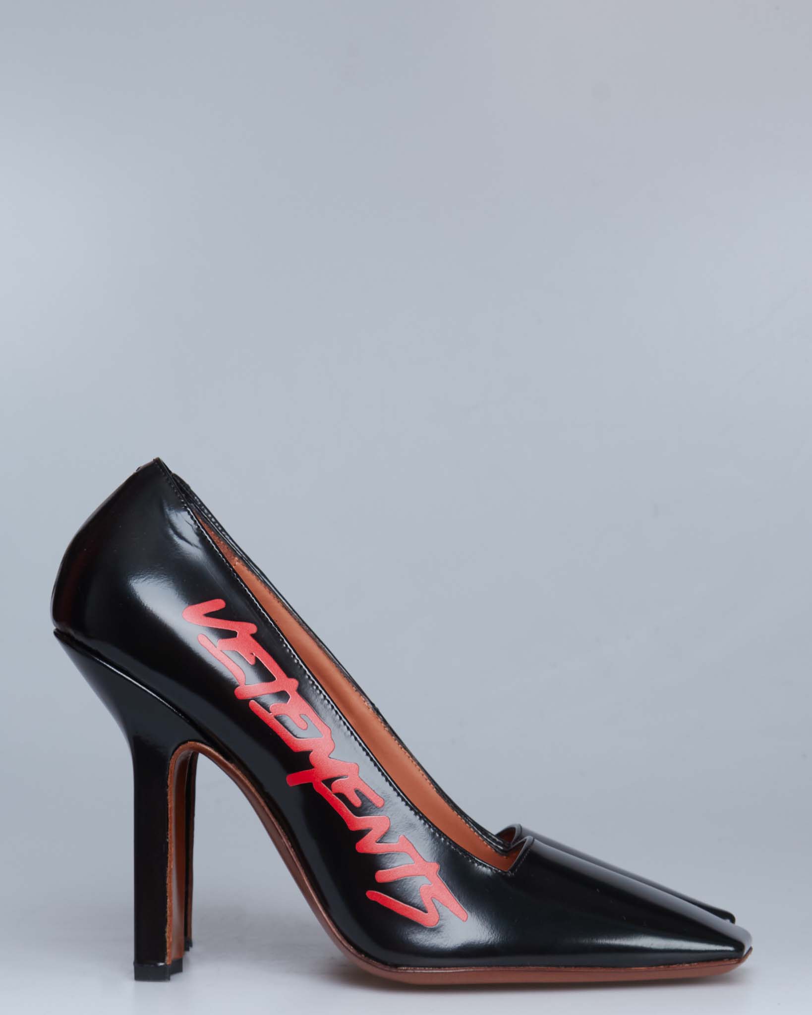Vetements leather pumps